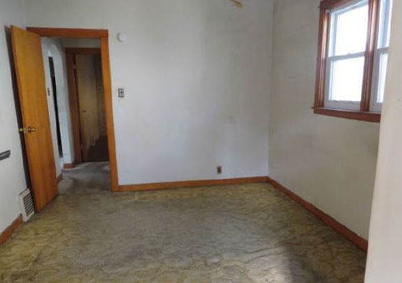 3rd image of 2228 N Narragansett Ave