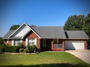 1629 N Pine St, Marshfield, MO 65706