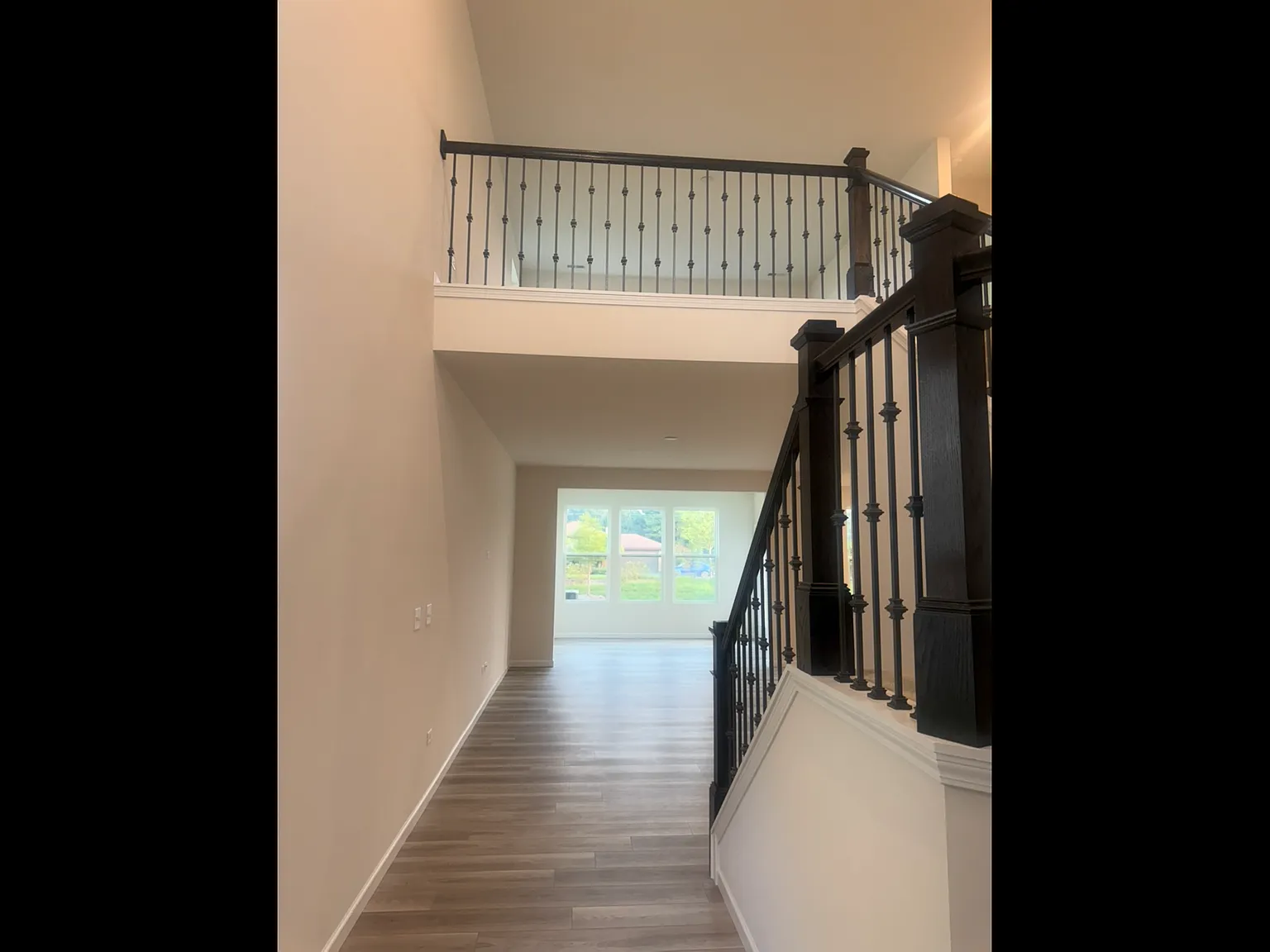 4 bed, 2600 sqft, $4,200 — Photo 1