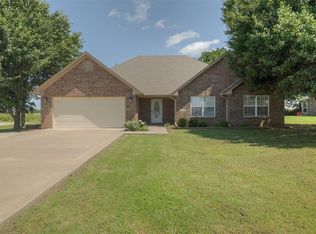 1120 Elizabeth Dr, Checotah, OK 74426