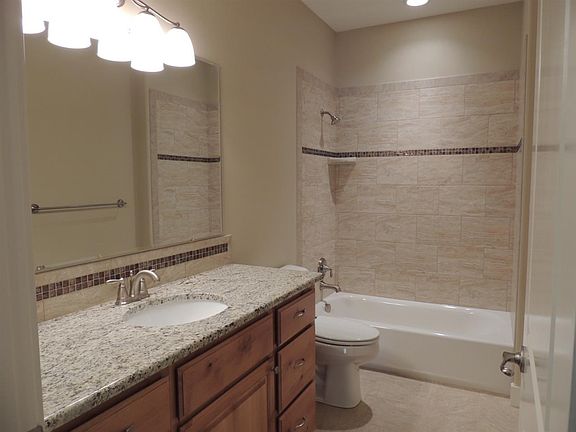 5th image of 810 W River Stone Dr