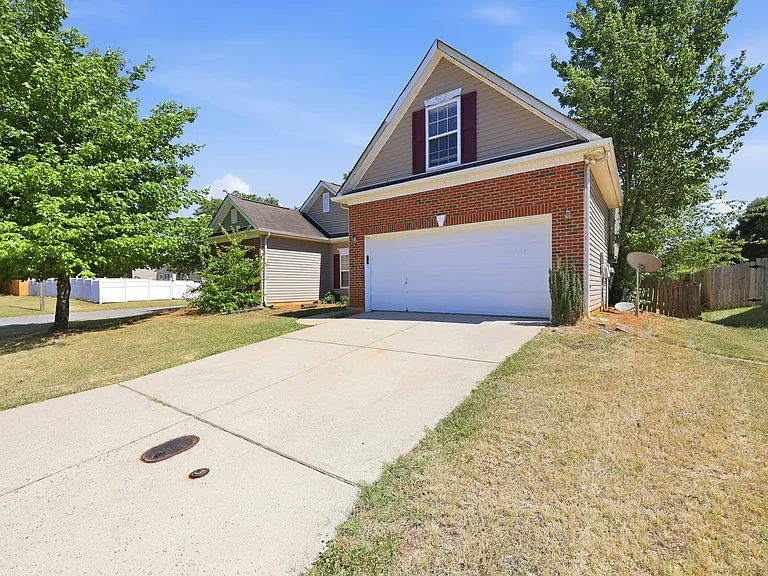 3440 Royal Highland Dr — Photo 3