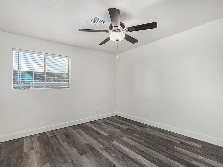 5525 N 27th Dr #17 — Photo 12
