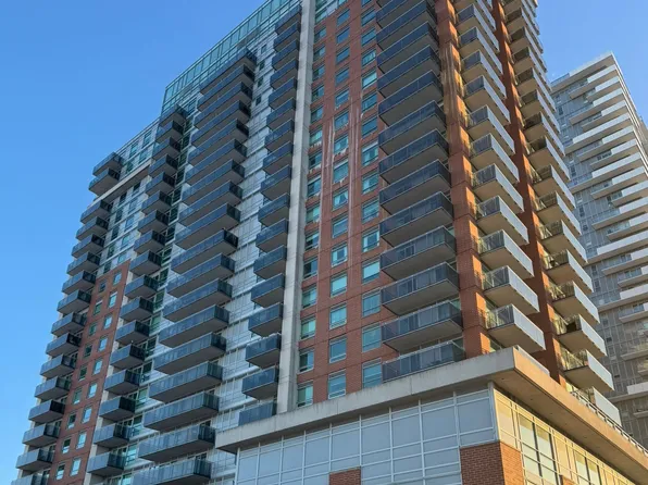 215 Queen St E, Brampton, ON