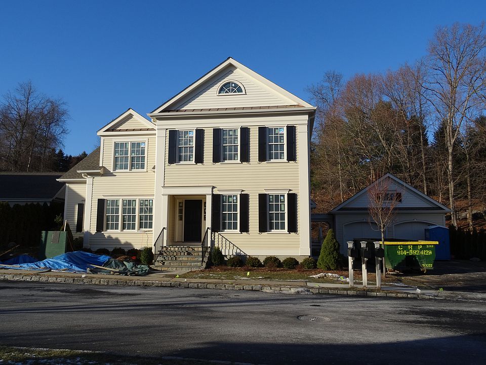 2nd image of 10 Cider Mill Cir