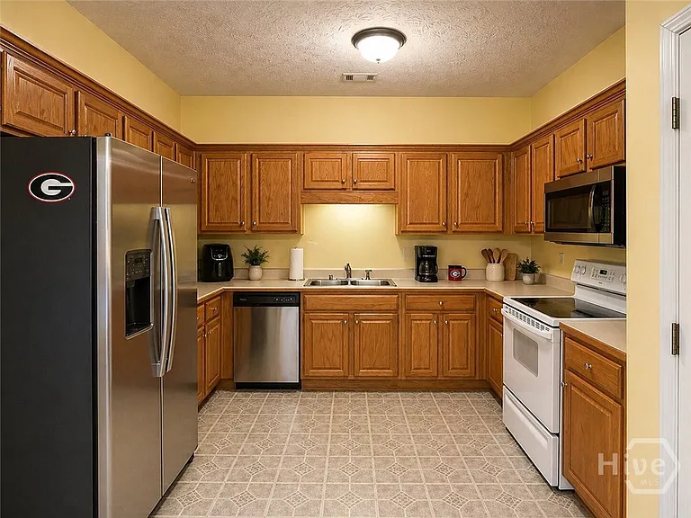 207 Wiltshire Dr — Photo 2
