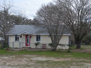 422 County Road 6612, Devine, TX 78016