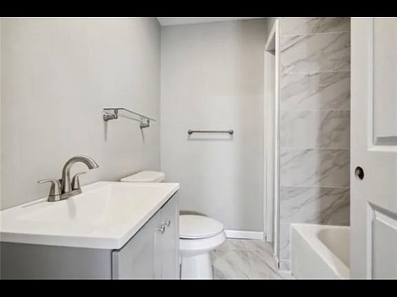 4th image of 722 S Dilton St