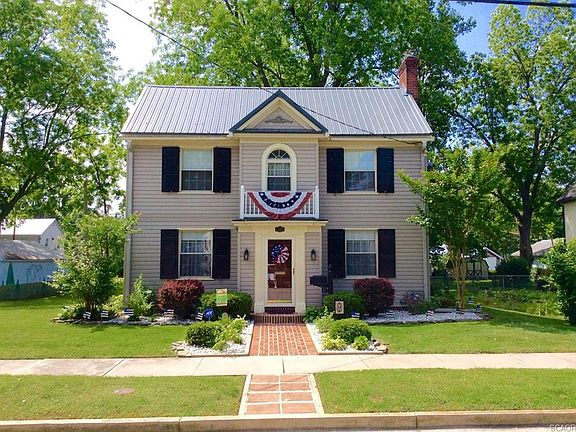 2nd image of 302 Cedar St