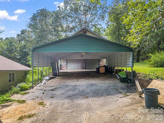 5th image of 200 Woodland Cir