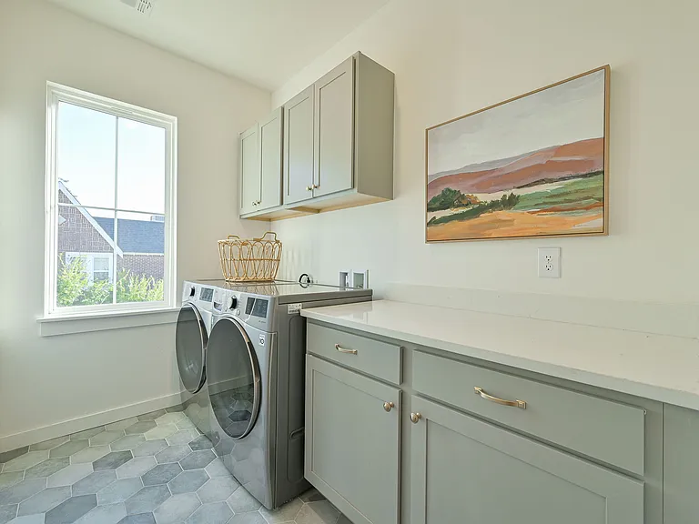 1300 N Blackwelder Ave — Photo 44
