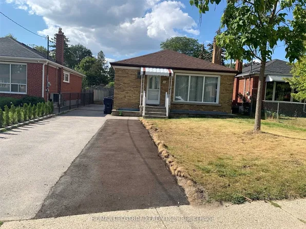 70 Seminole Ave, Toronto, ON M1J 1N4