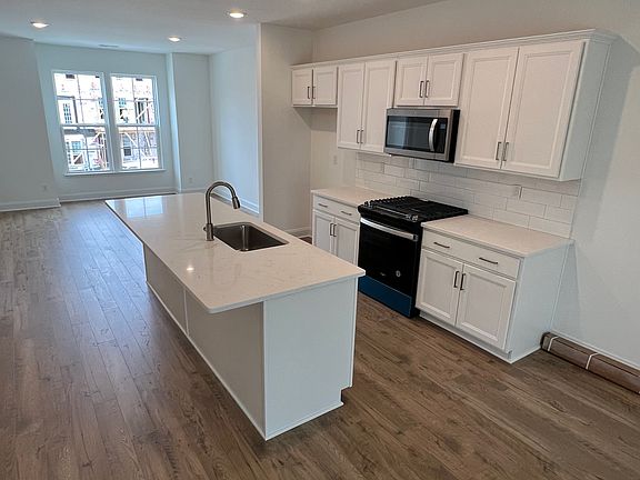 3rd image of 7041 Leire Ln