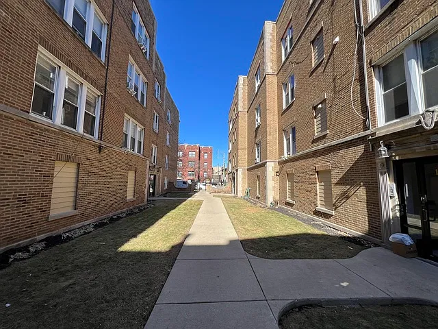 1703 W Albion Ave #2E