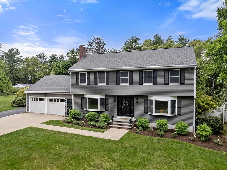 322 Concord Rd — Photo 1