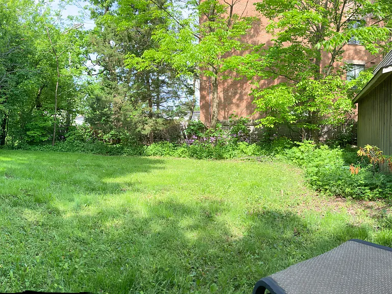 Large yard / Shared by Unit 1 & Unit 2