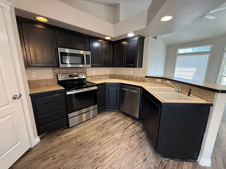 10812 Saffron Dr — Photo 5