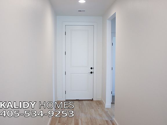 4th image of 1925 E Springer Ave