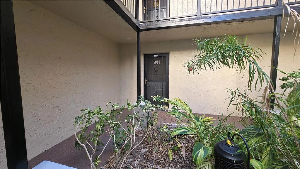 2 bed, 2.0 bath, 1099 sqft, $1,600 — Photo 2