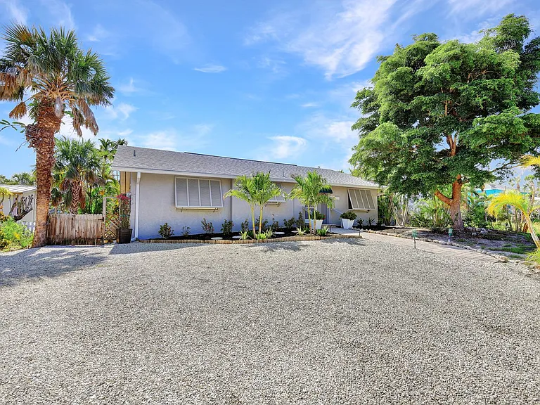 852 Rabbit Rd — Photo 43
