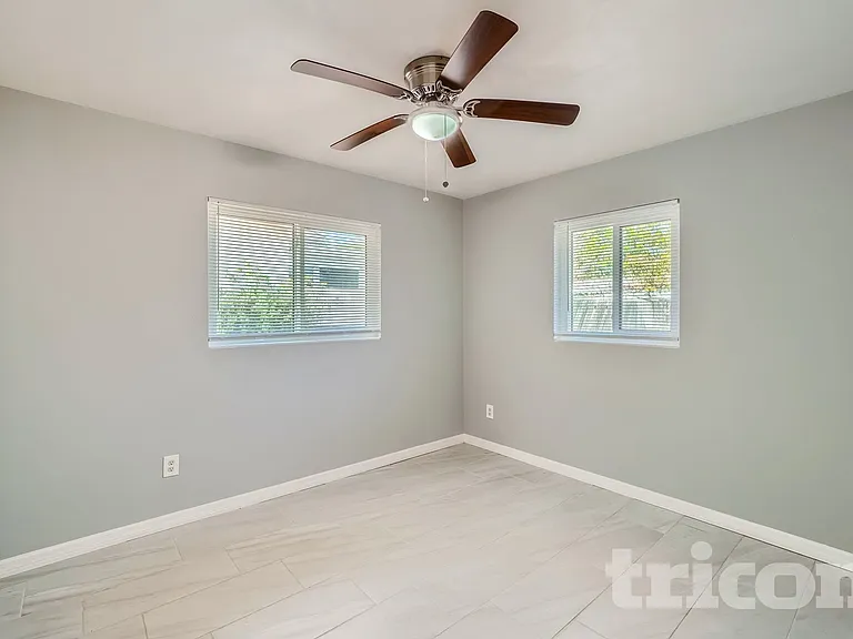 890 7th Ave NE — Photo 10