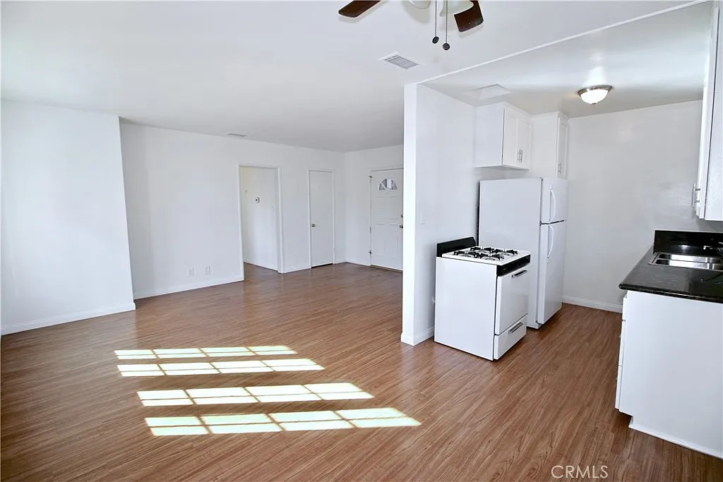 2 bed, 800 sqft, $1,795 — Photo 3