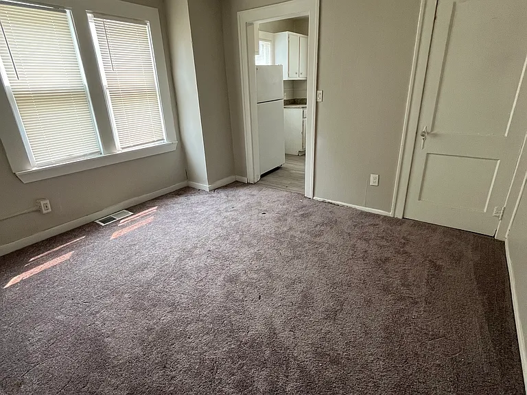 137 Parkdale Ave — Photo 9