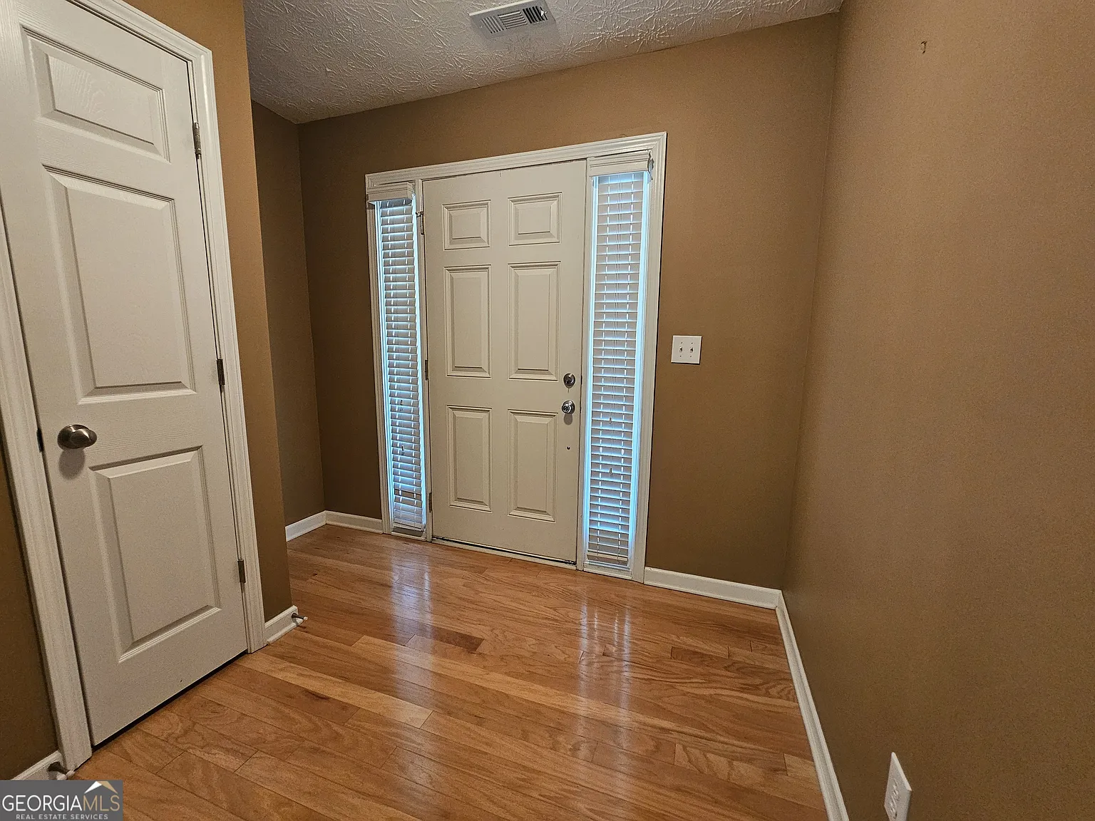 4 bed, 2.0 bath, 2008 sqft, $2,000 — Photo 3