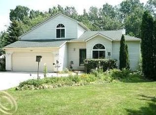 9878 Bitten Dr, Brighton, MI