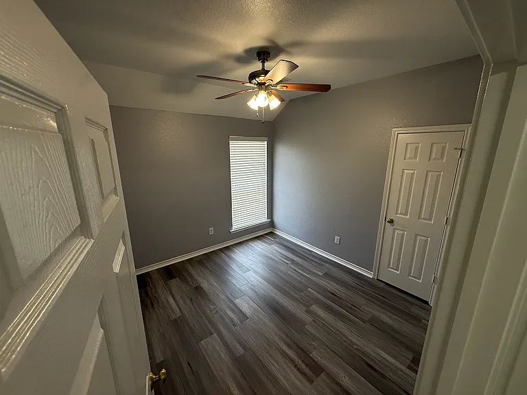 218 Texas Ave — Photo 5