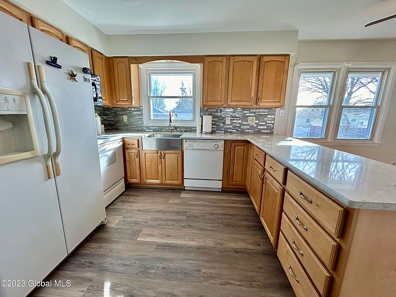 3rd image of 12 Arden Court
