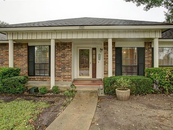 3rd image of 1505 Mullins Dr