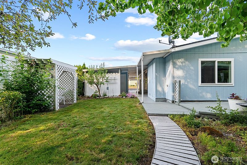 3rd image of 836 Harman Way S #34