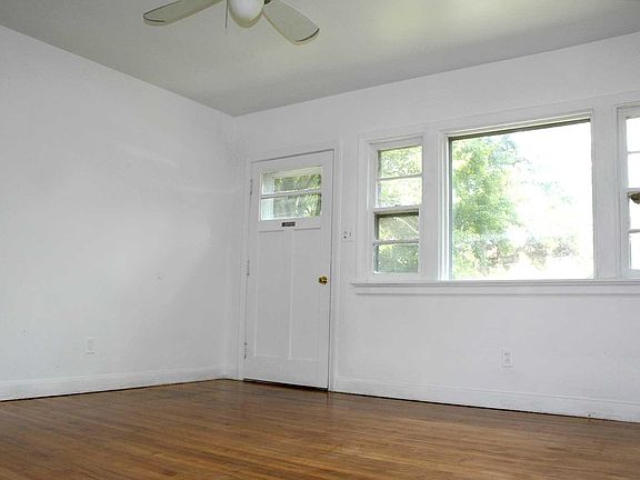 2nd image of 1402 Maple Ave