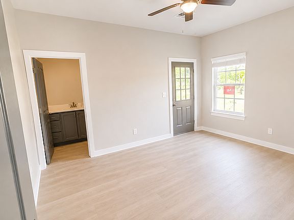 5th image of 315 NW Arlington Ave #1