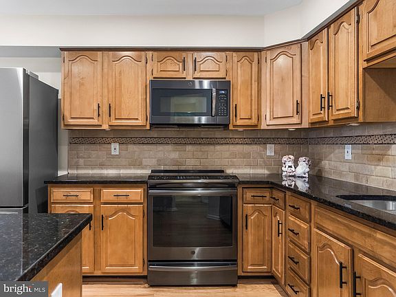 5th image of 10831 Luxberry Dr #30