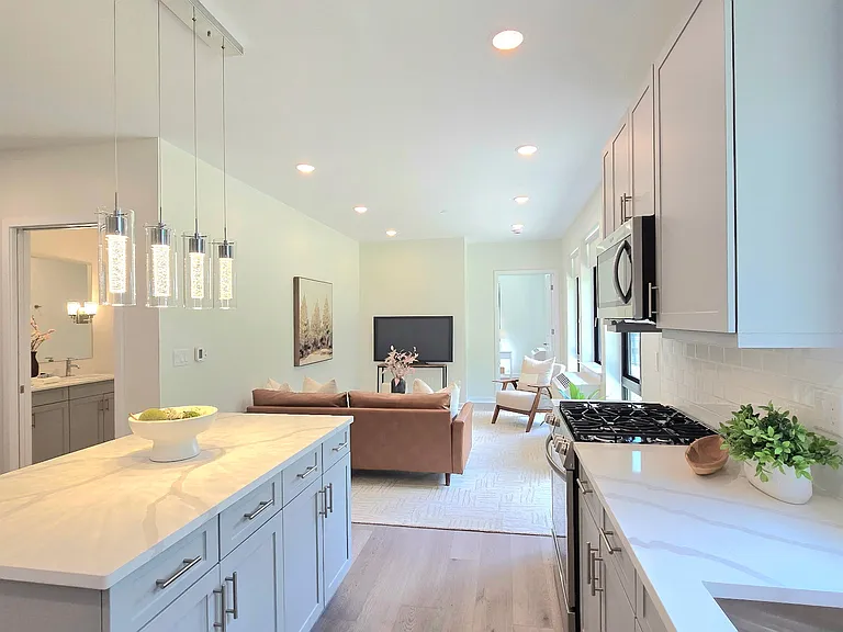 135-137 Fairfield Rd #209 — Photo 4