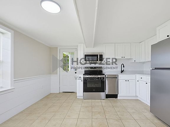 3rd image of 1019 Main St #B