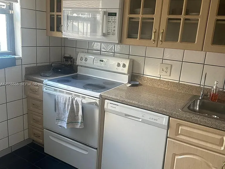 8000 SW 152nd Ave #115 — Photo 8