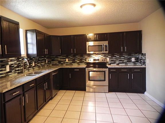 5th image of 1122 Barrymore Ln