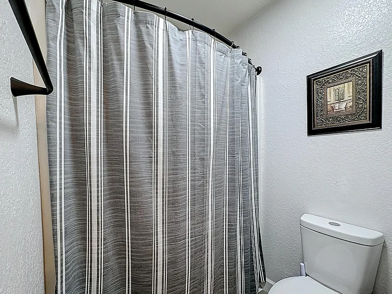 Queen Palms Ct — Photo 6