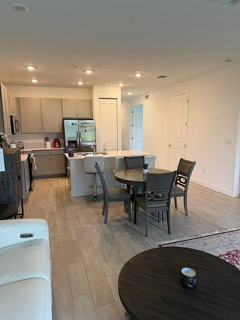 3 bed, 2.0 bath, 1435 sqft, $2,700 — Photo 2