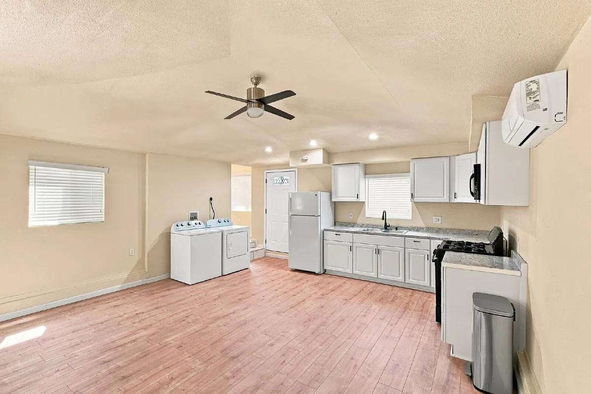 2048 W 112th St in Los Angeles, CA 90047 — Photo 3