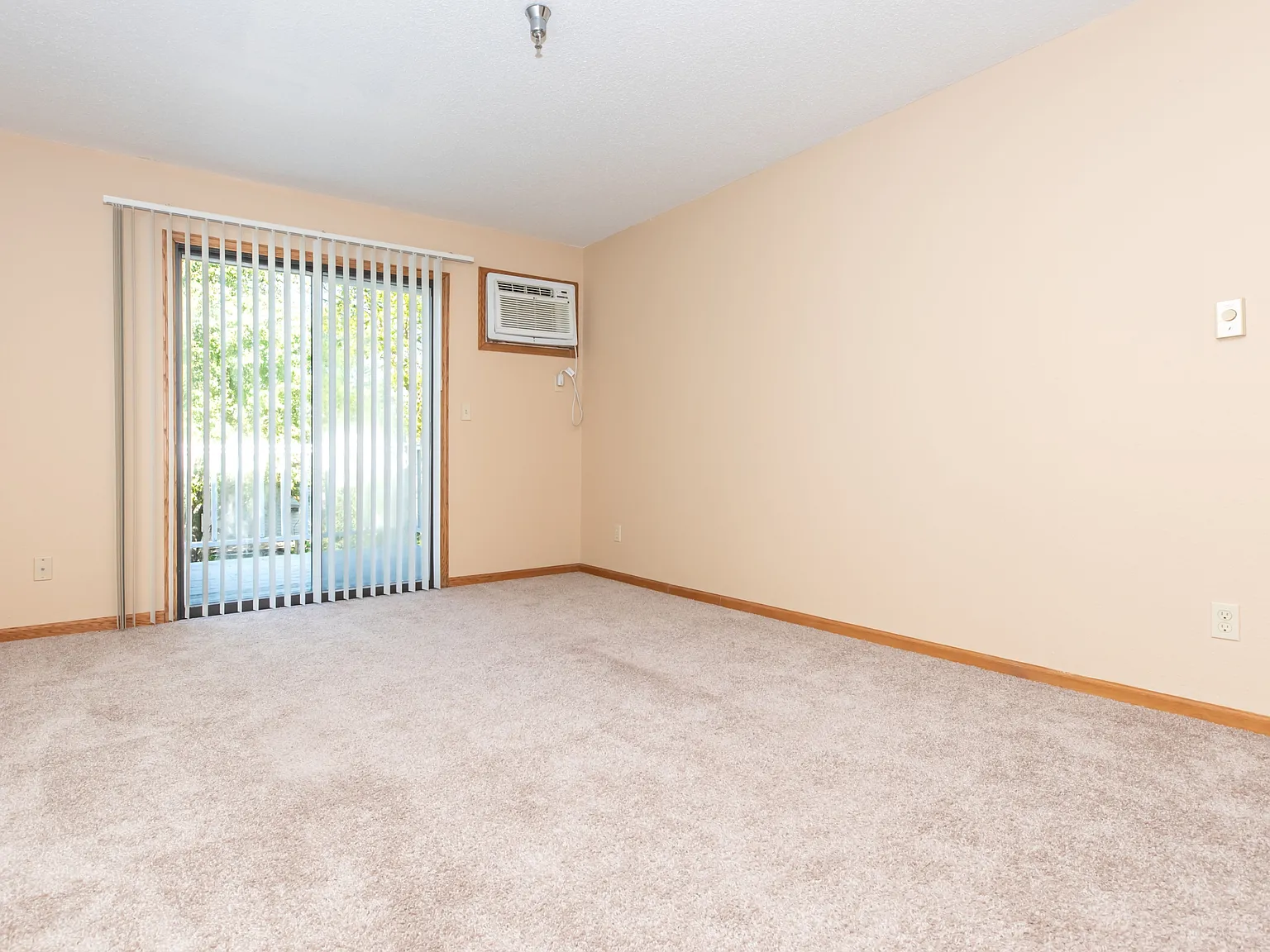 Essex Place - 931 - 103 — Photo 3