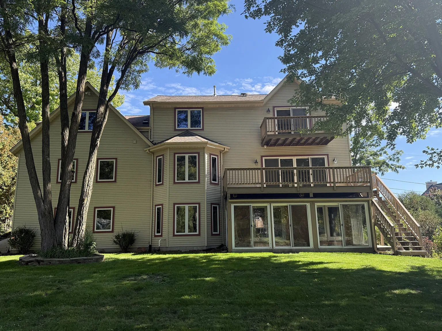 4 bed, 4322 sqft, $4,000 — Photo 3
