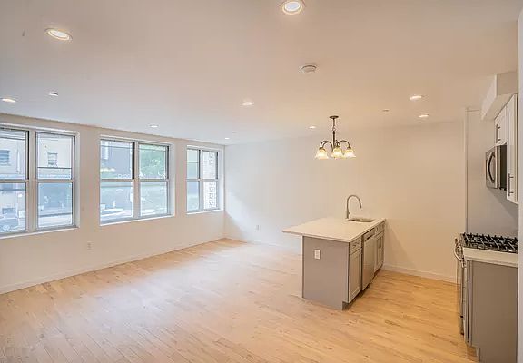 2nd image of 2481 Ocean Ave #3A