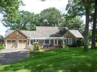 2727 Ashbourne Rd, Wayzata, MN 55391