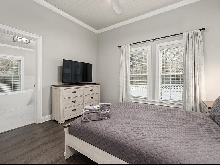 1716 Chapel Hill Rd — Photo 33