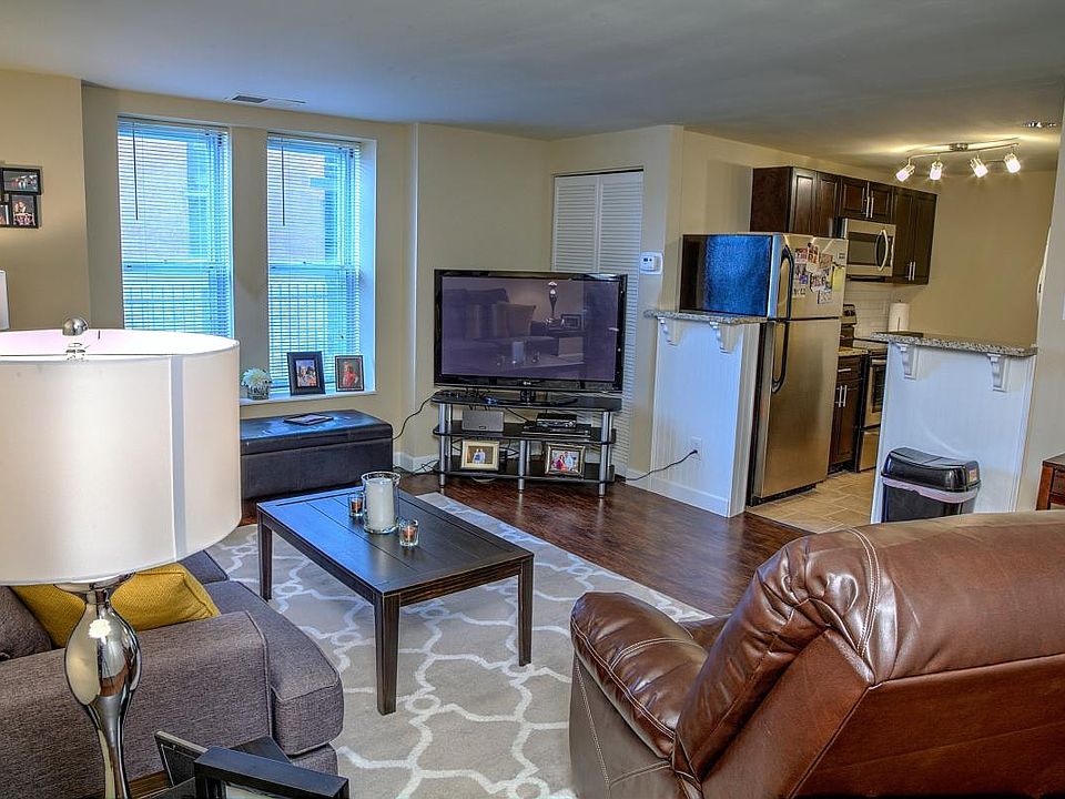 1st image of 604 Clara Ave