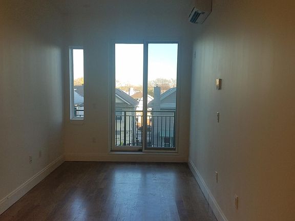 4th image of 2443 Ocean Ave #6